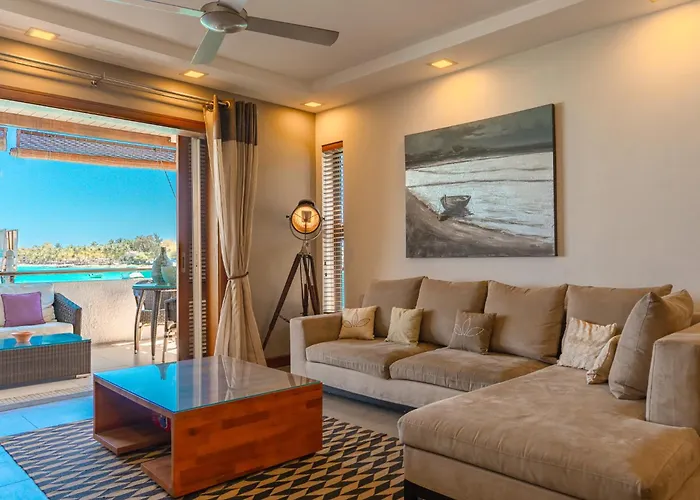 Beachfront Luxurious Stunning Sunset Boulevard Apartment, Grand Baie