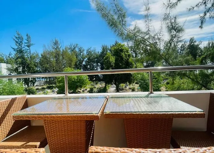 Beachside 3-Bedroom Apartment Flic En Flac Beach